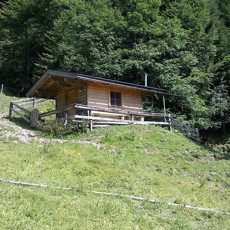 Haus Theresia بيت ضيافة