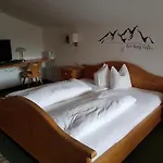 Haus Theresia בית הארחה 3*