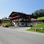 Konukevi Haus Theresia 3*